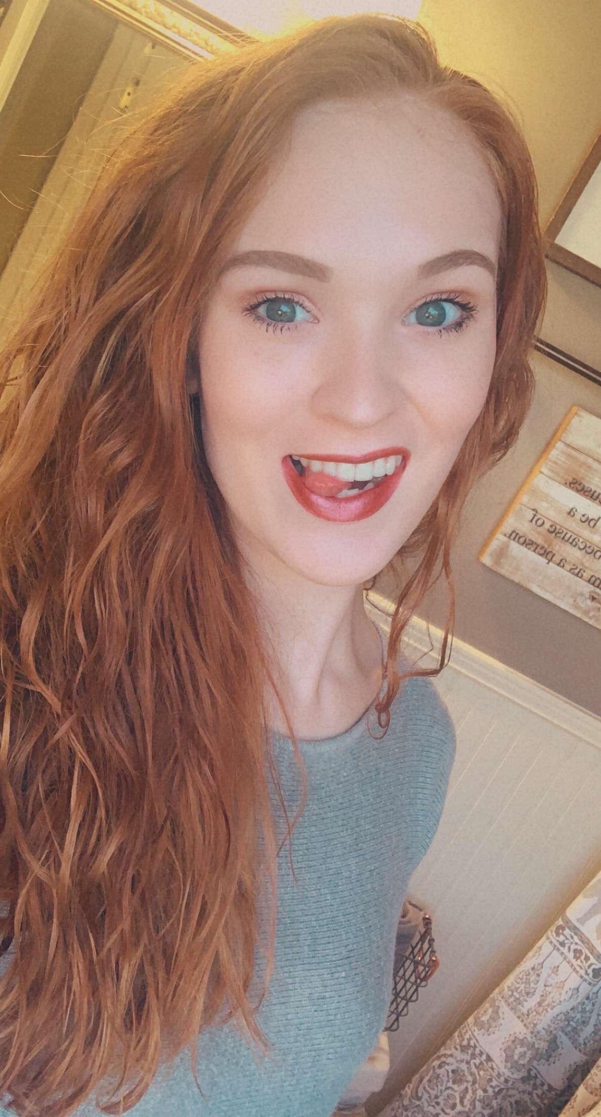 Dee profile image