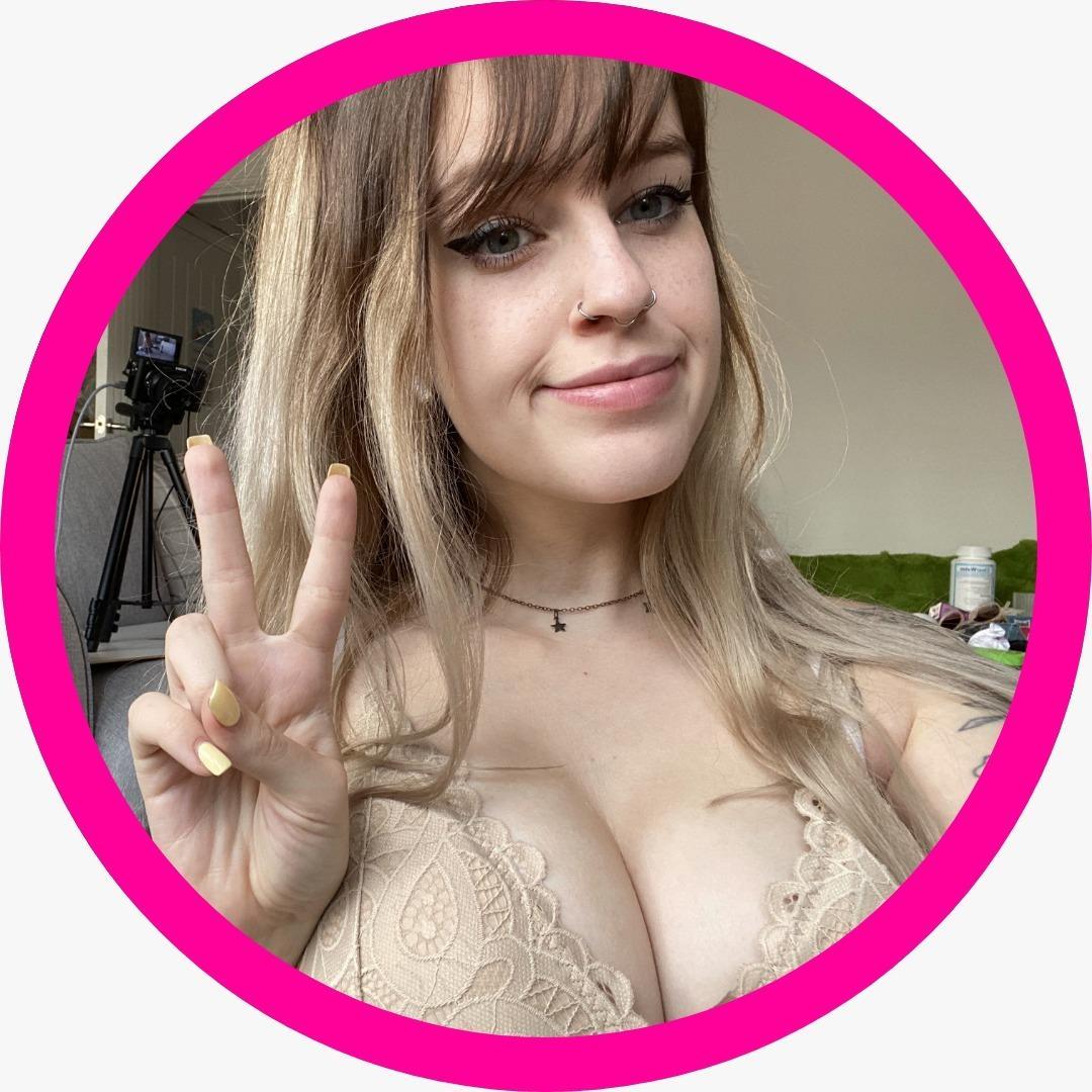 Phoebe 💞 profile image