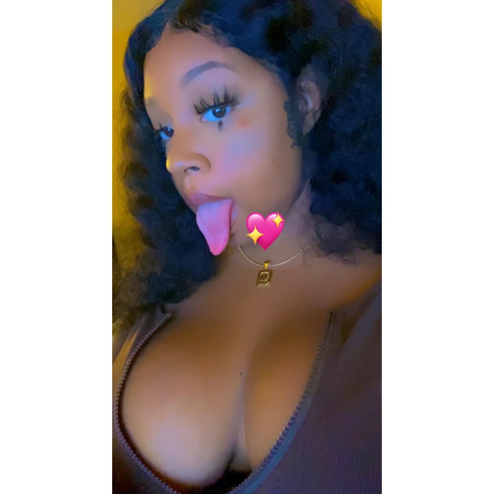 pinky pink🍓 profile image