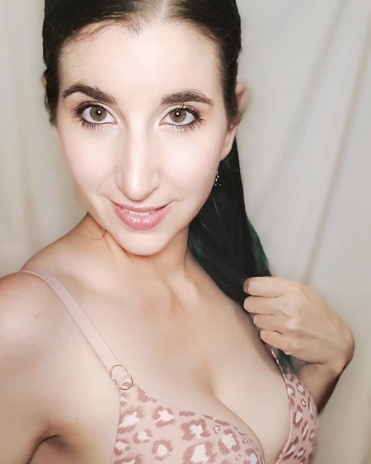 Emily Emerald profile image