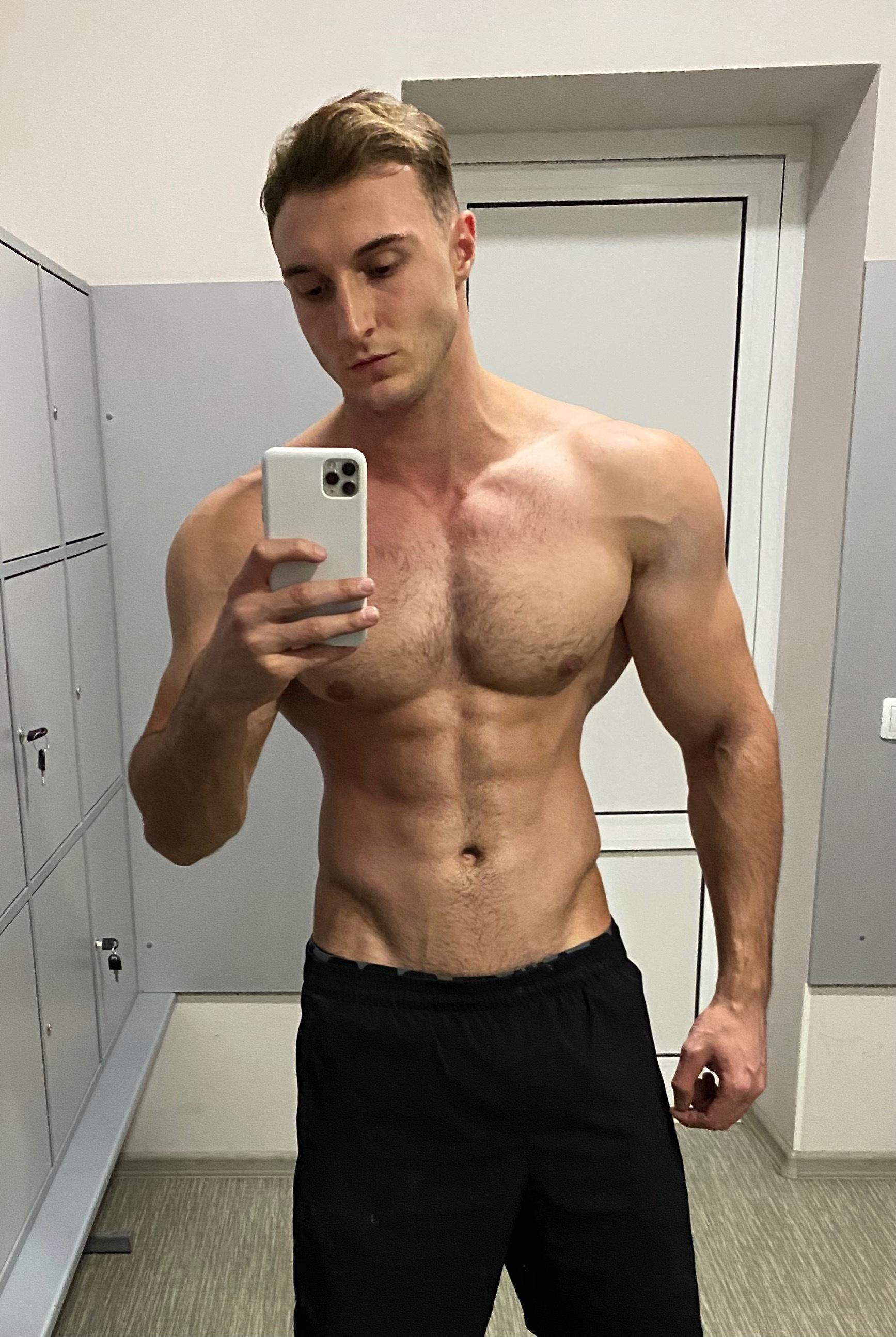 Tom profile image