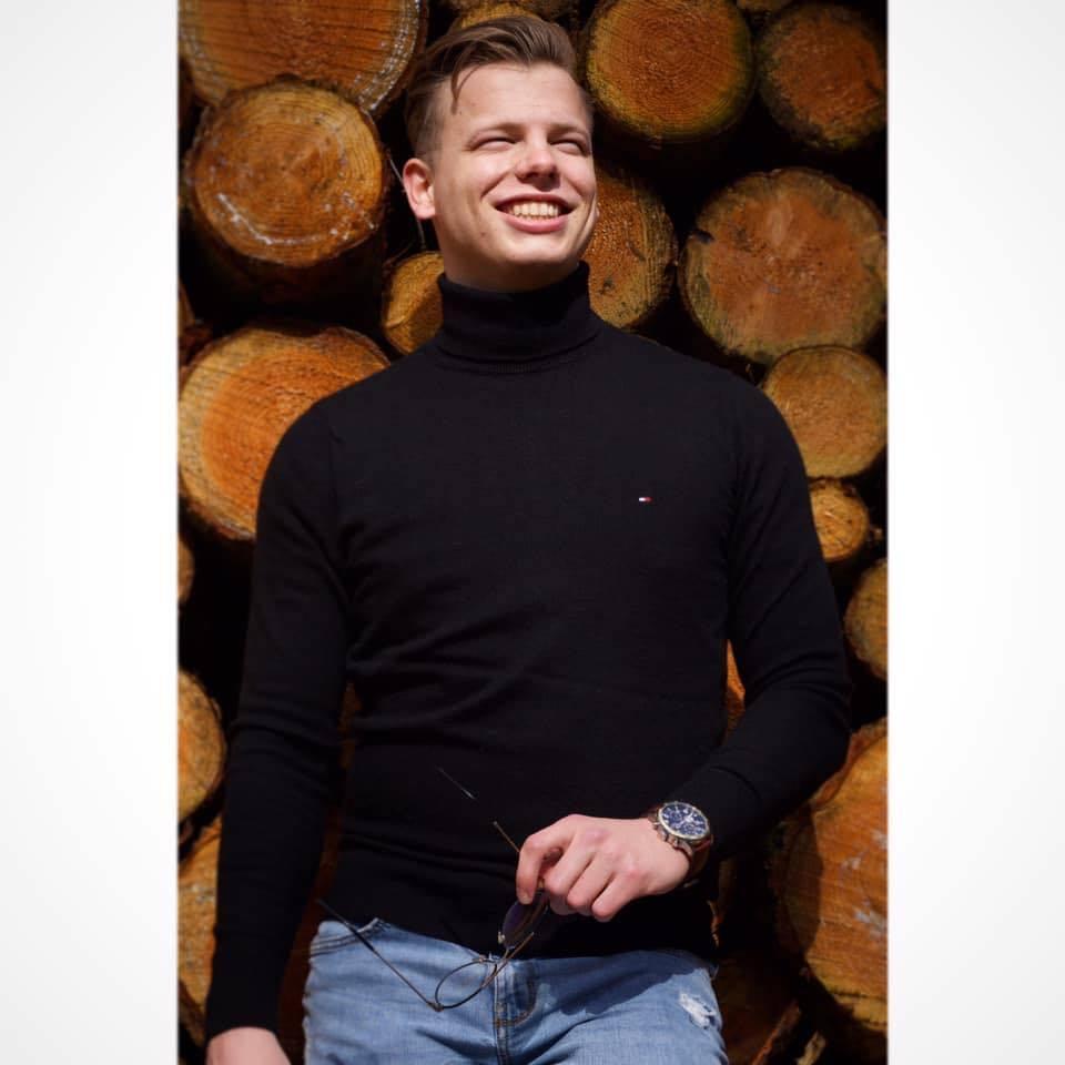 Tom profile image