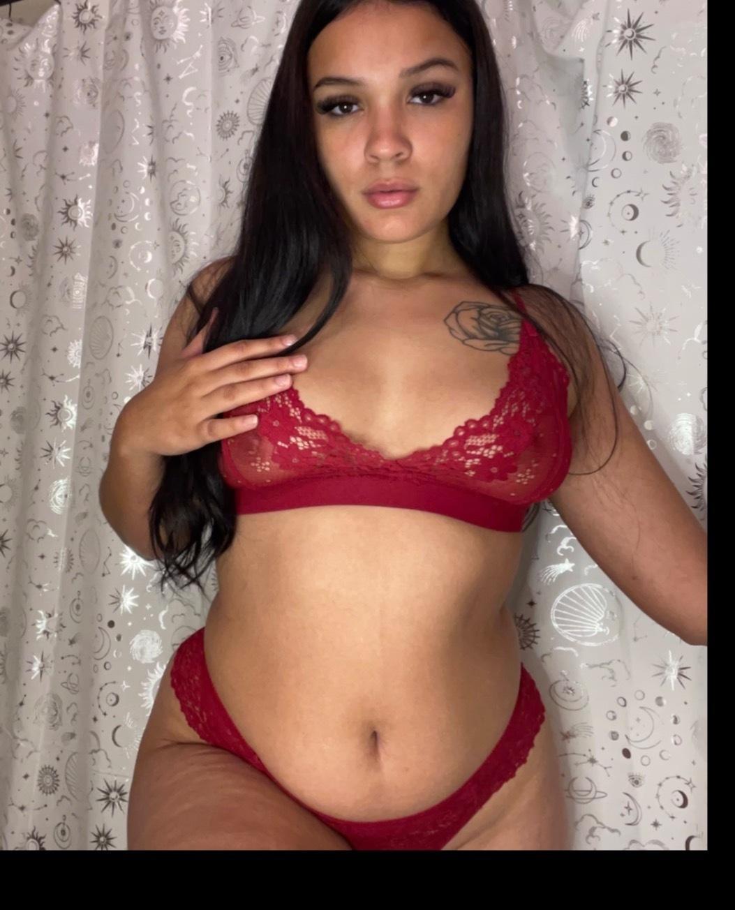 Rilah 🍑 (thick Latina) profile image