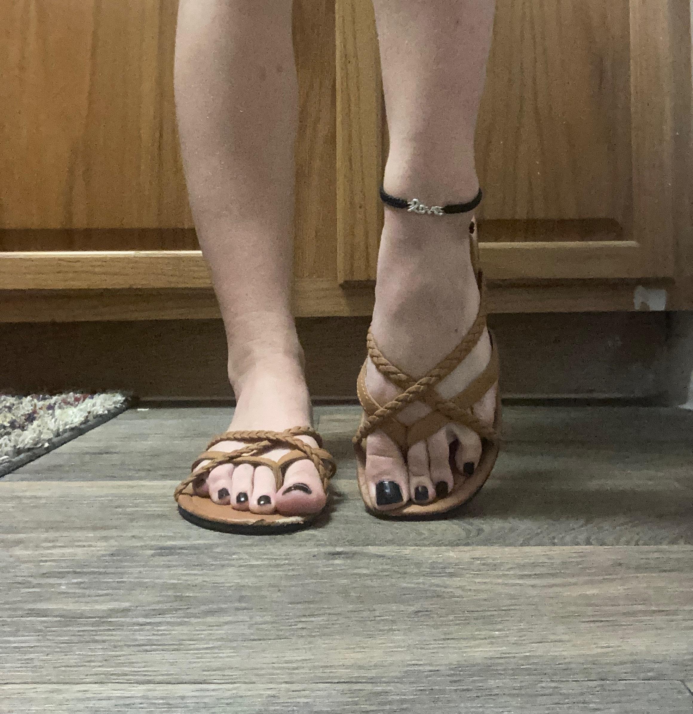 ✨ Feet pics ONLY ✨ profile image