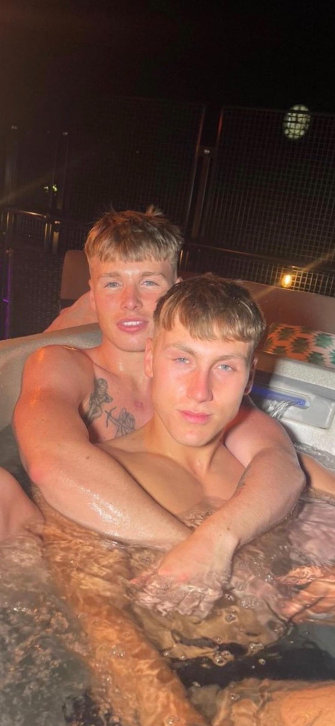 GAY 0161 COUPLE profile image