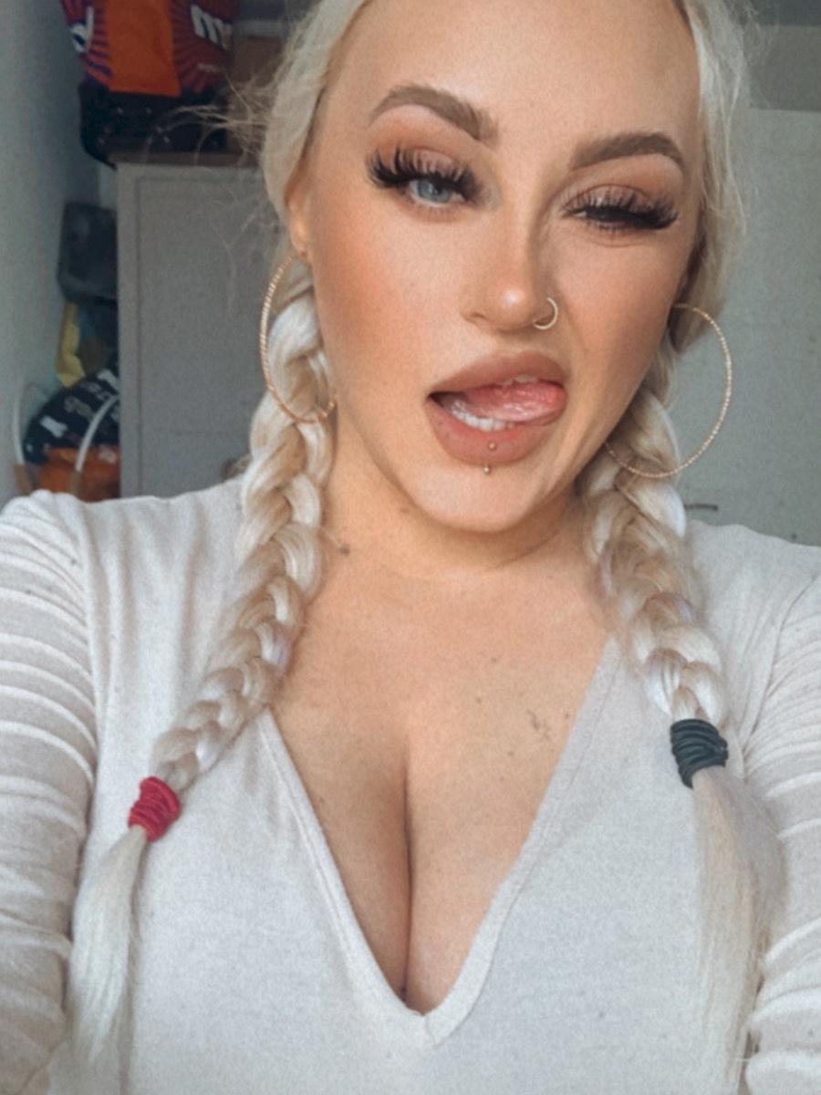 Emily Lily Anne profile image