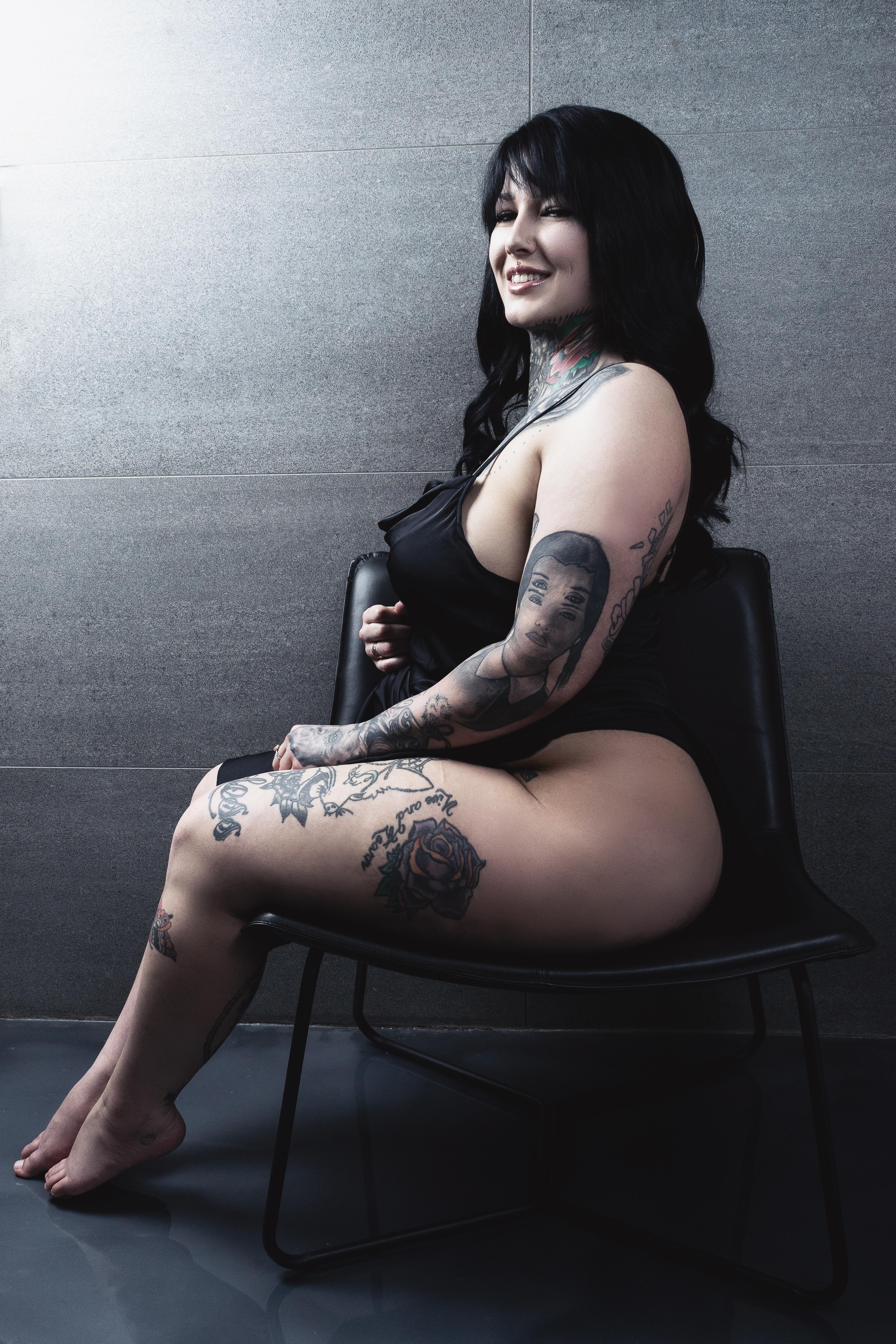 Curvy inked | Cyndie fox | Free profile image