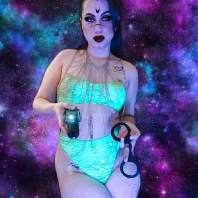 Holly Graphixxx
