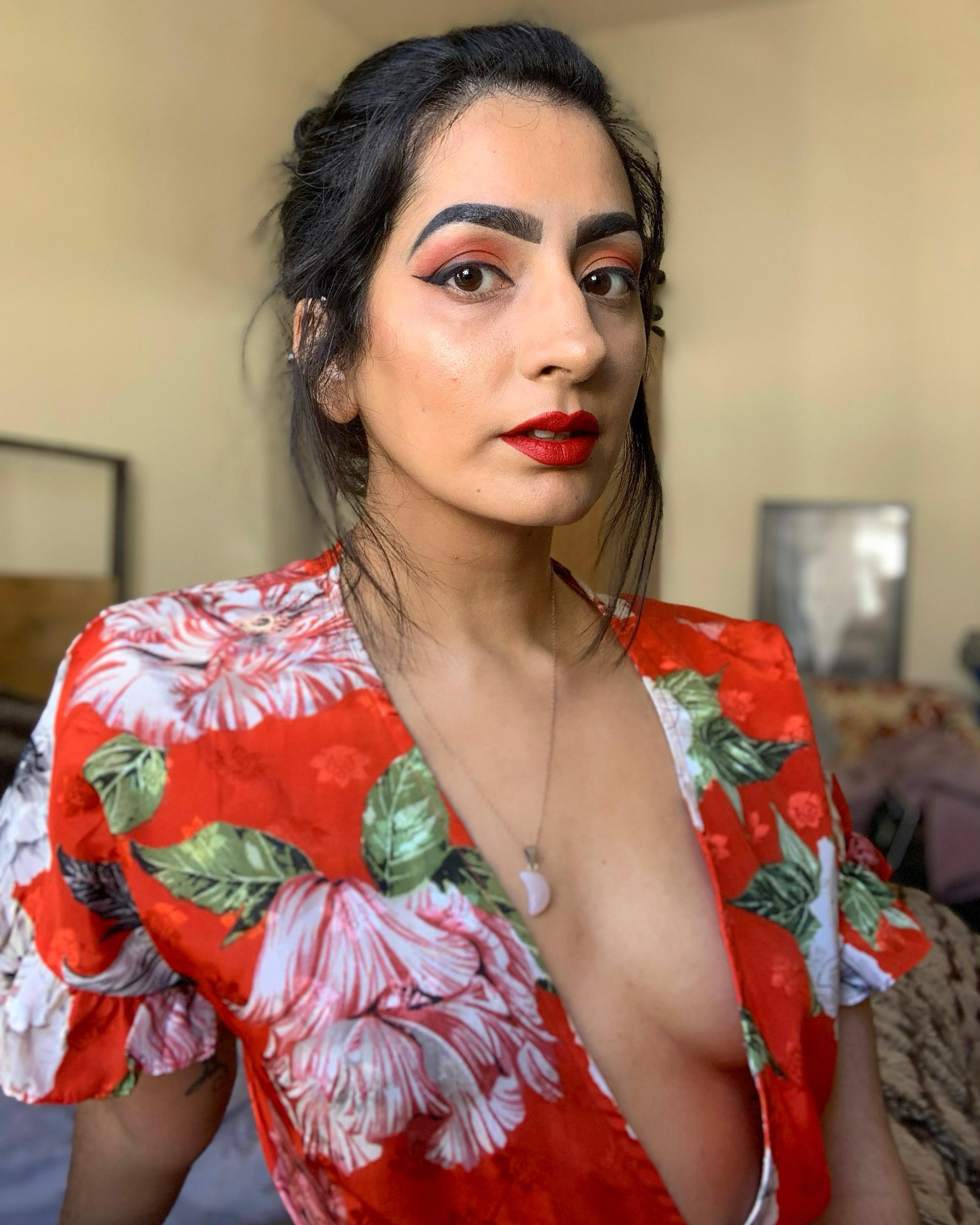 natural indian beauty profile image