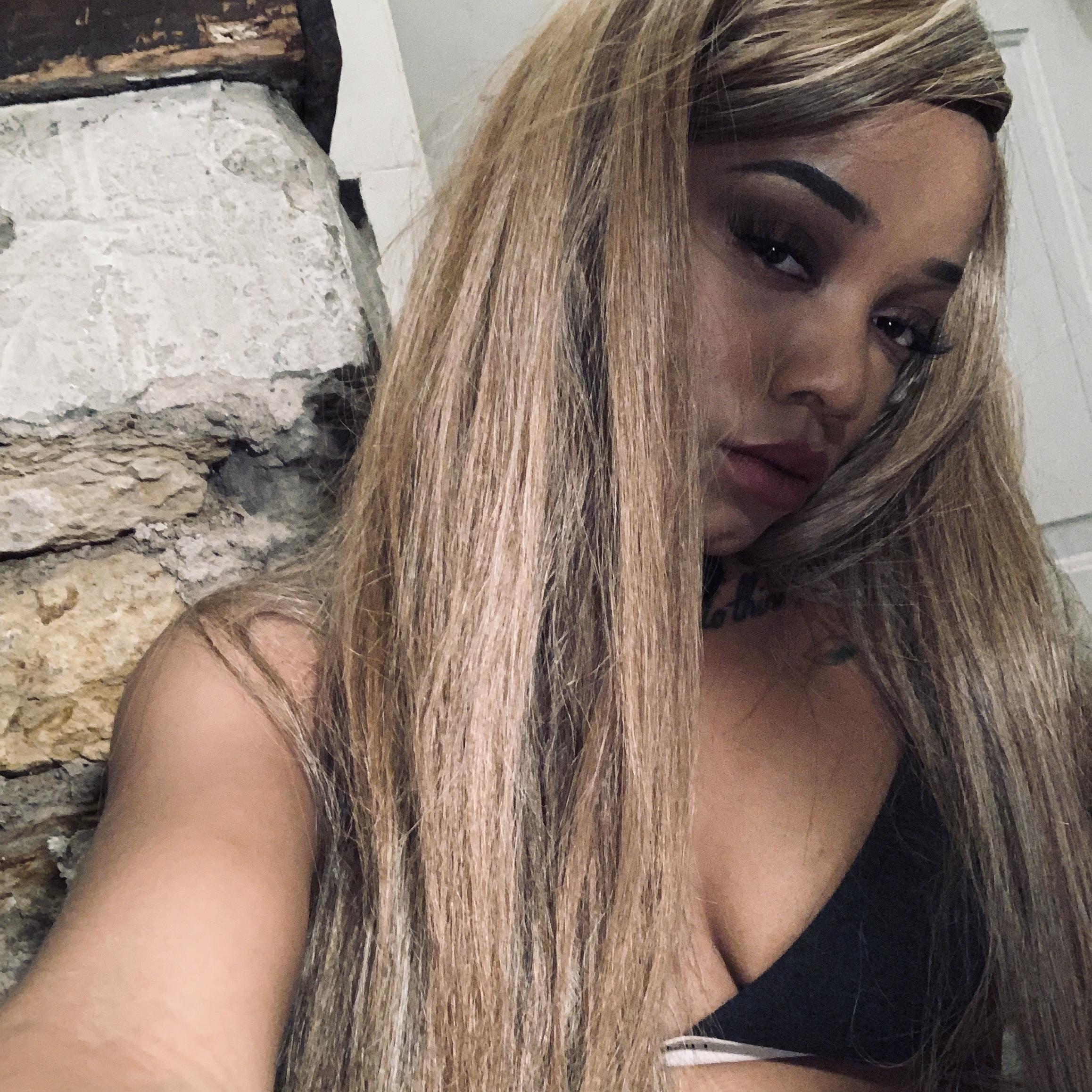 Gold Skin Goddess 💎 profile image