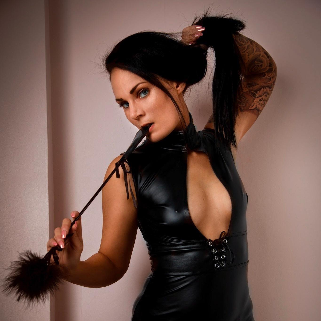 Roxanne Foxx profile image
