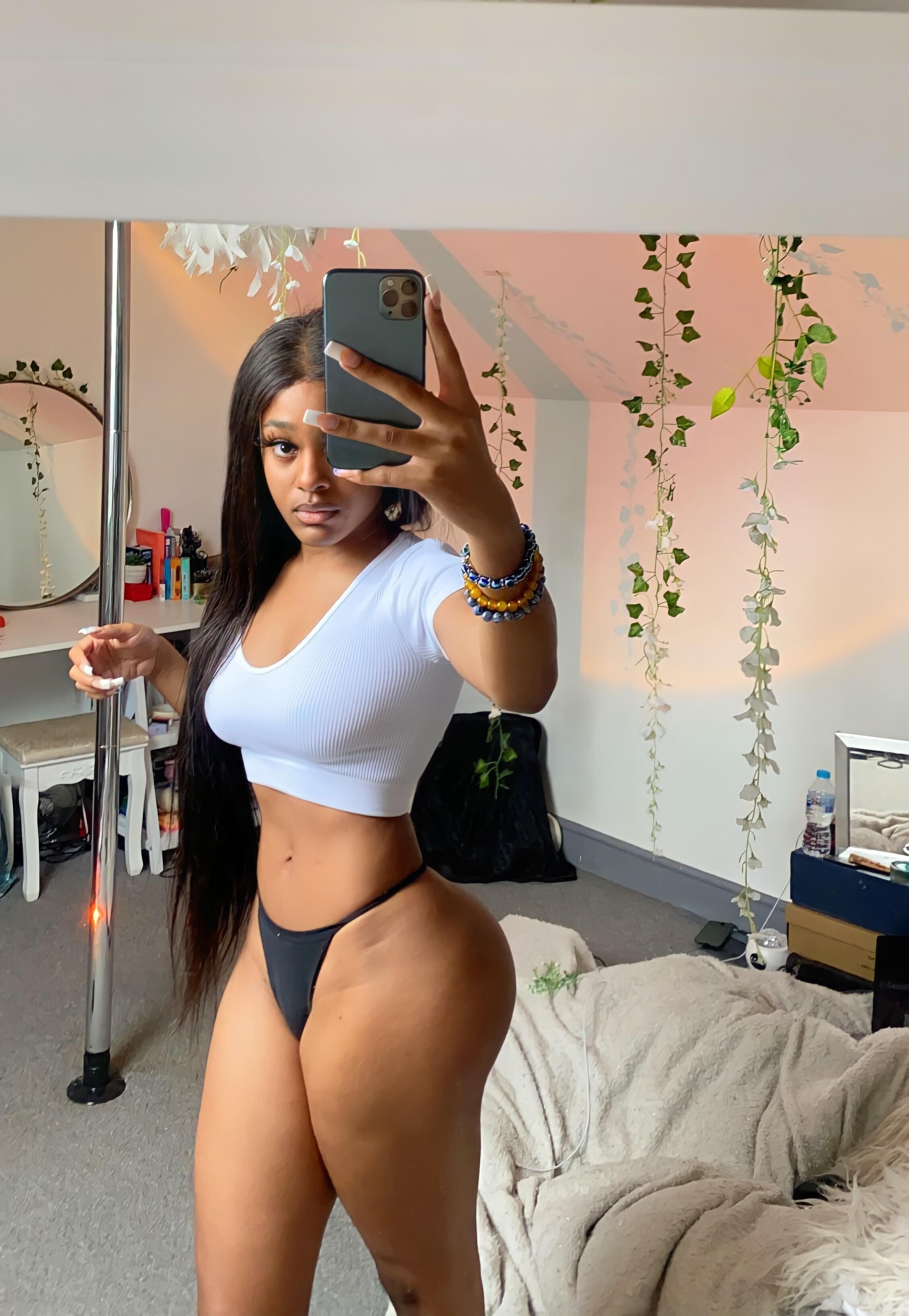 slim ebony (20) ❦ profile image