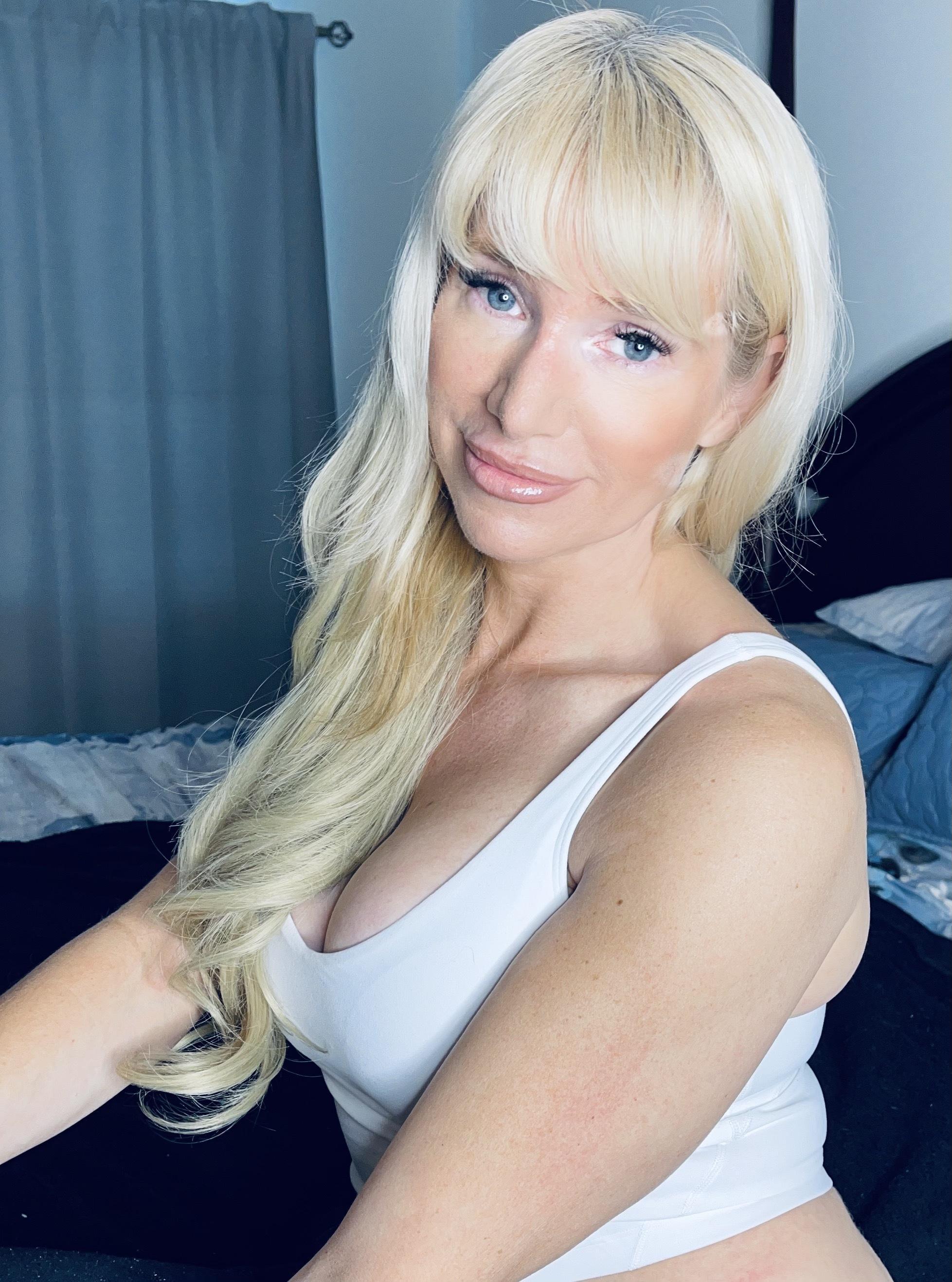 Sexy Malibu Mommy profile image