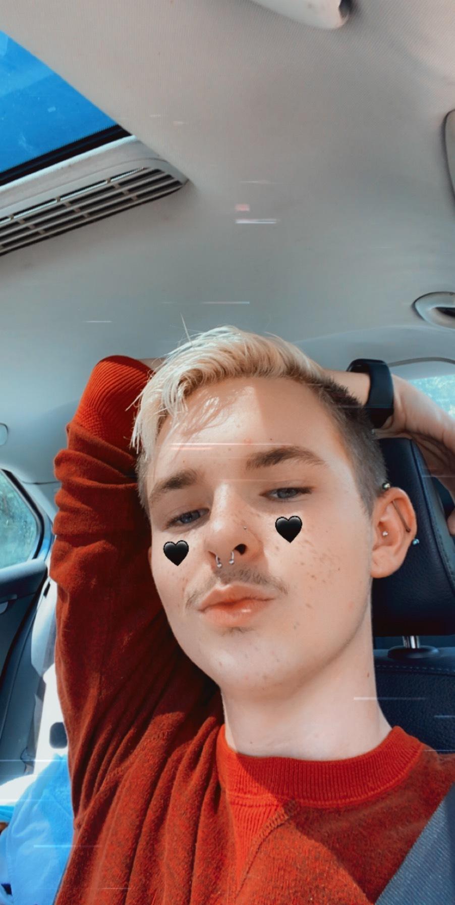 18 y/o twink profile image