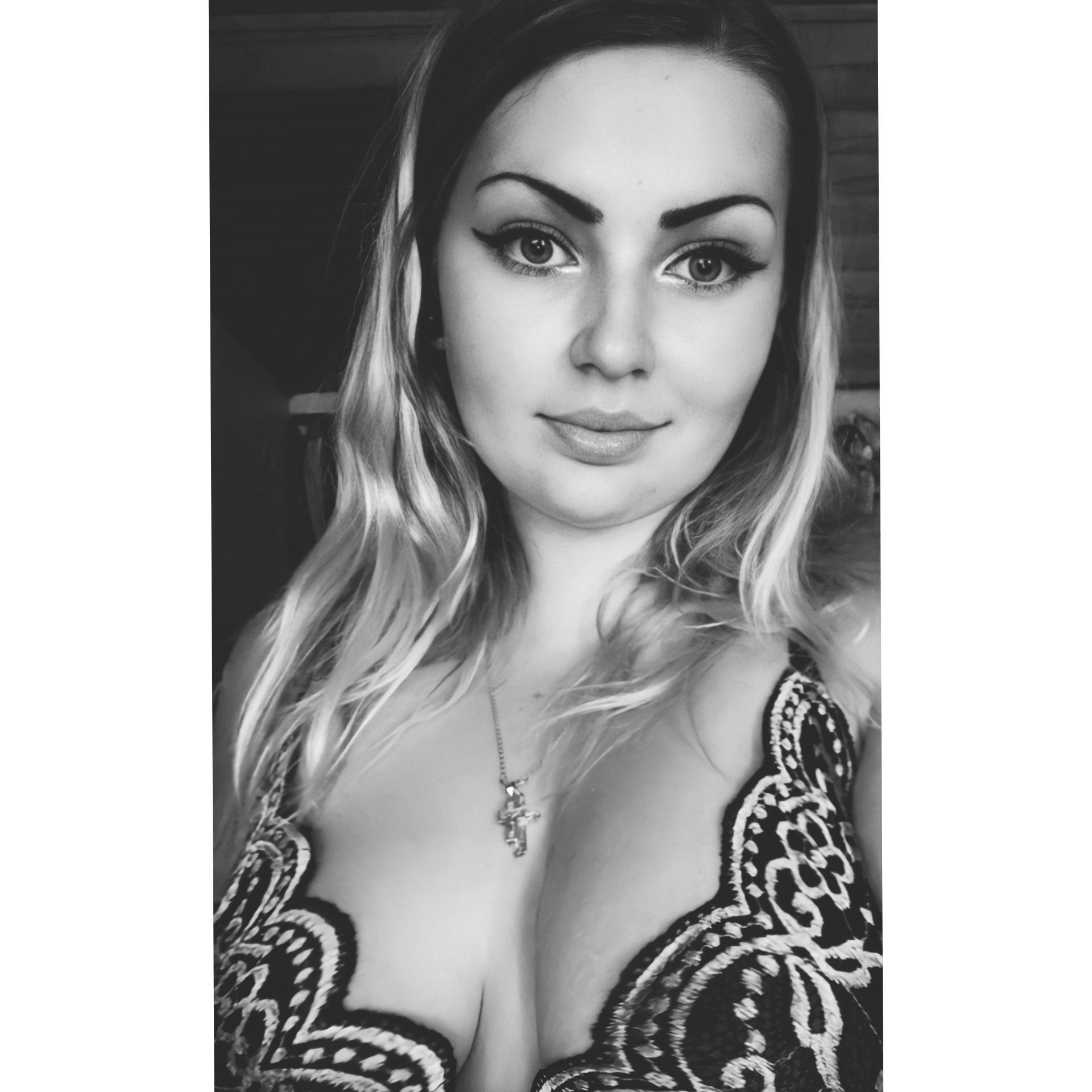 FREE PAGE ANNA profile image